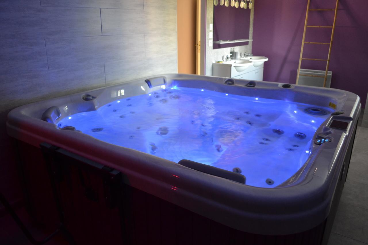 Au Coeur Du Bien-Etre, Chalet Avec Piscine Chauffee Et Couverte, Spa, Sauna, Massages Monteaux Dış mekan fotoğraf